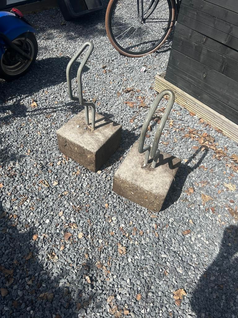 2x Fietsenrek / fietsenbeugel met betonvoet, Fietsen en Brommers, Ophalen, Zo goed als nieuw