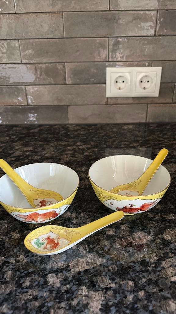 2 gele porseleinen rijstkommen met 3 rijstlepels, Ophalen of Verzenden