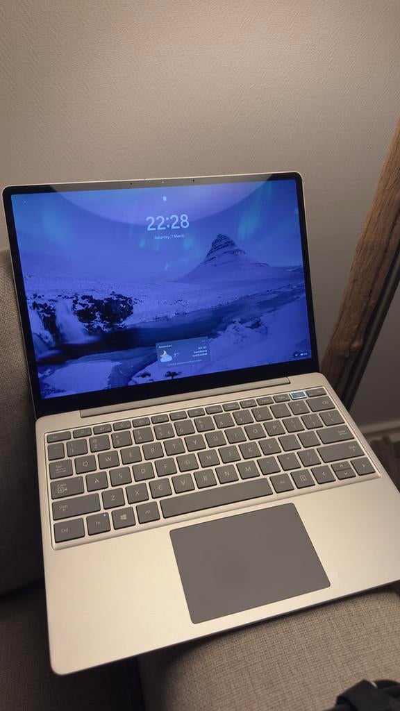 Microsoft Surface Laptop Go (1e gen) Model 1943 met oplader, Computers en Software, Windows Laptops, 2 tot 3 Ghz, Qwerty, 8 GB