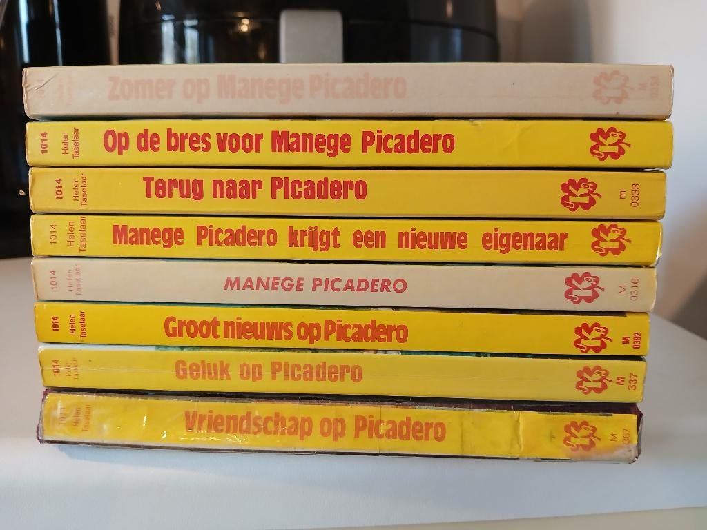 8 boeken van Helen Taselaar - Manege Picadero, Ophalen of Verzenden, Zo goed als nieuw, Helen Taselaar