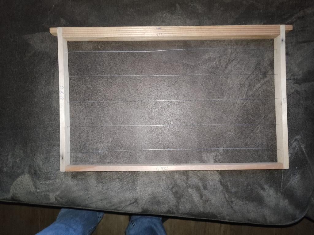 Dadant modified broedkamerraam, Bijen