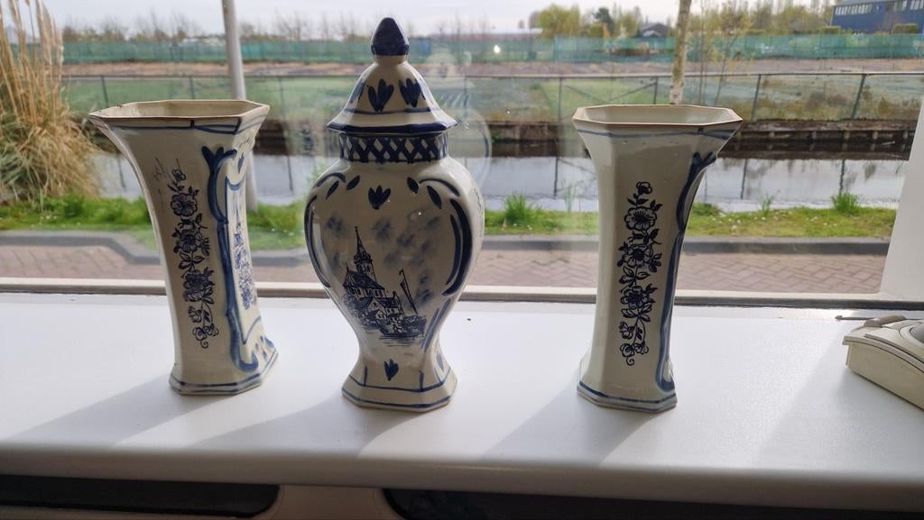 Delfts blauwe vazen en pot met deksel, Ophalen of Verzenden