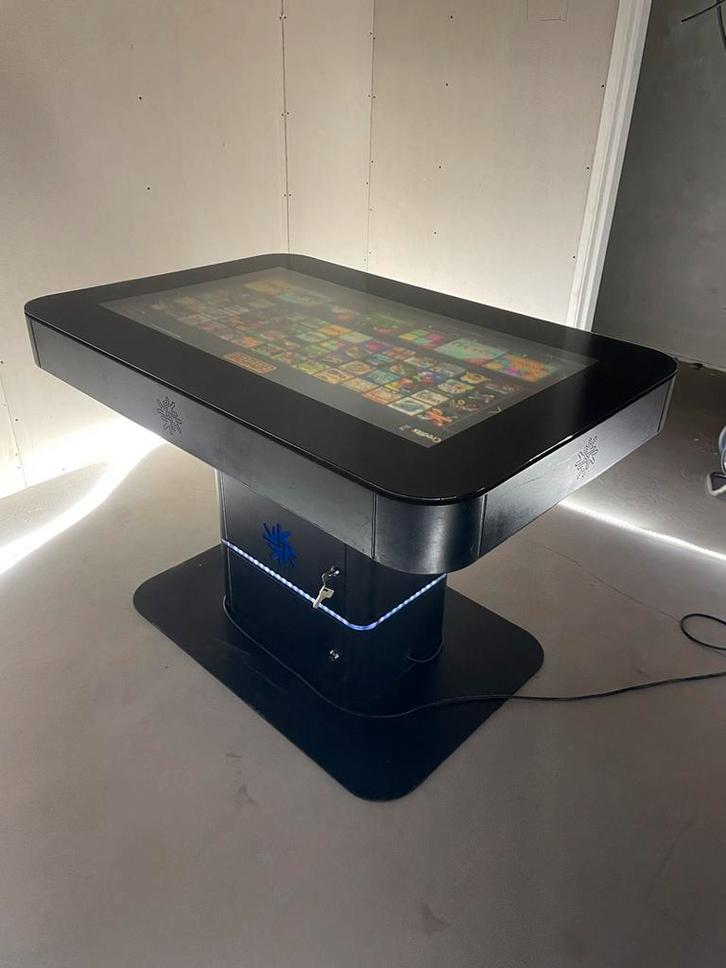 Fun4Four Multigame Touchscreen Tafel space towers, Hobby en Vrije tijd, Gezelschapsspellen | Overige, Zo goed als nieuw, Ophalen
