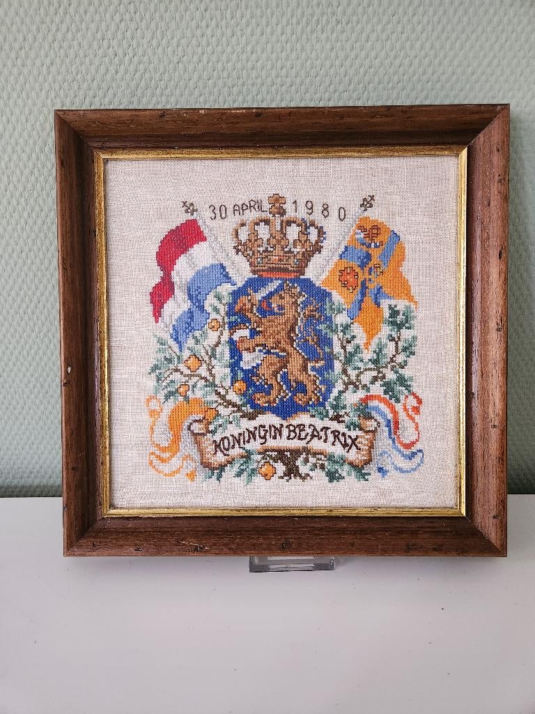 Ingelijst borduursel Koningin Beatrix, Ophalen of Verzenden, Gebruikt, Nederland, Overige typen