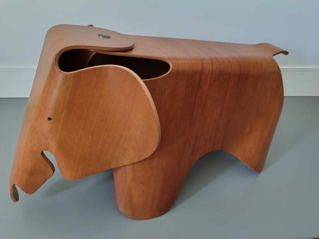 Vitra plywood olifant, Ophalen