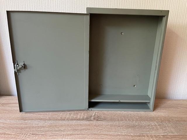 Grijs Metalen Wandkastje , Huis en Inrichting, Kasten | Lockerkasten, Ophalen of Verzenden, Gebruikt