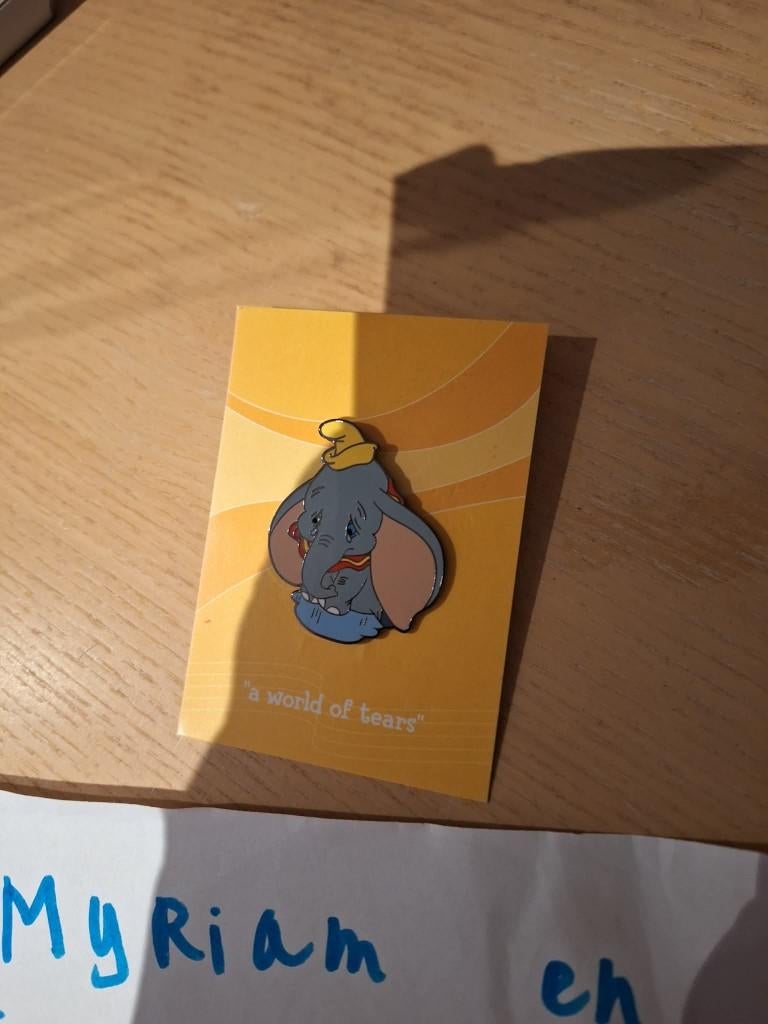 Disney Small World Dumbo A World of Tears pin, Verzamelen, Ophalen of Verzenden, Bambi of Dumbo, Zo goed als nieuw, Overige typen