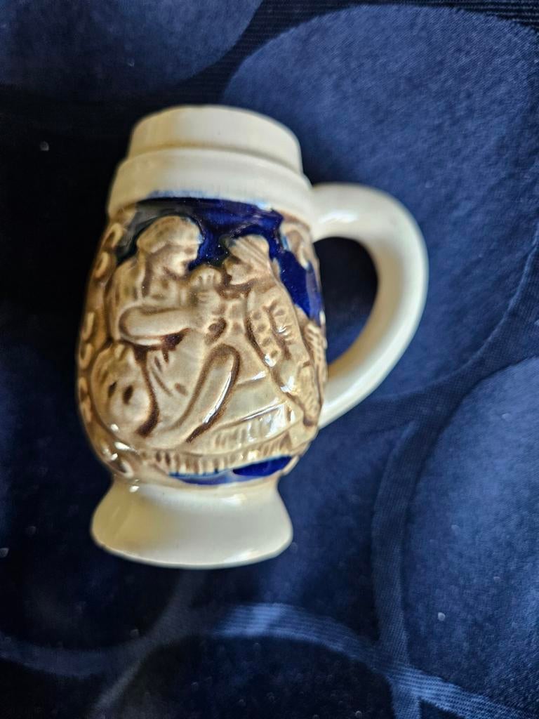 Miniatuur bierpul met reliëf, vintage decoratie, Antiek en Kunst, Antiek | Keramiek en Aardewerk, Ophalen of Verzenden