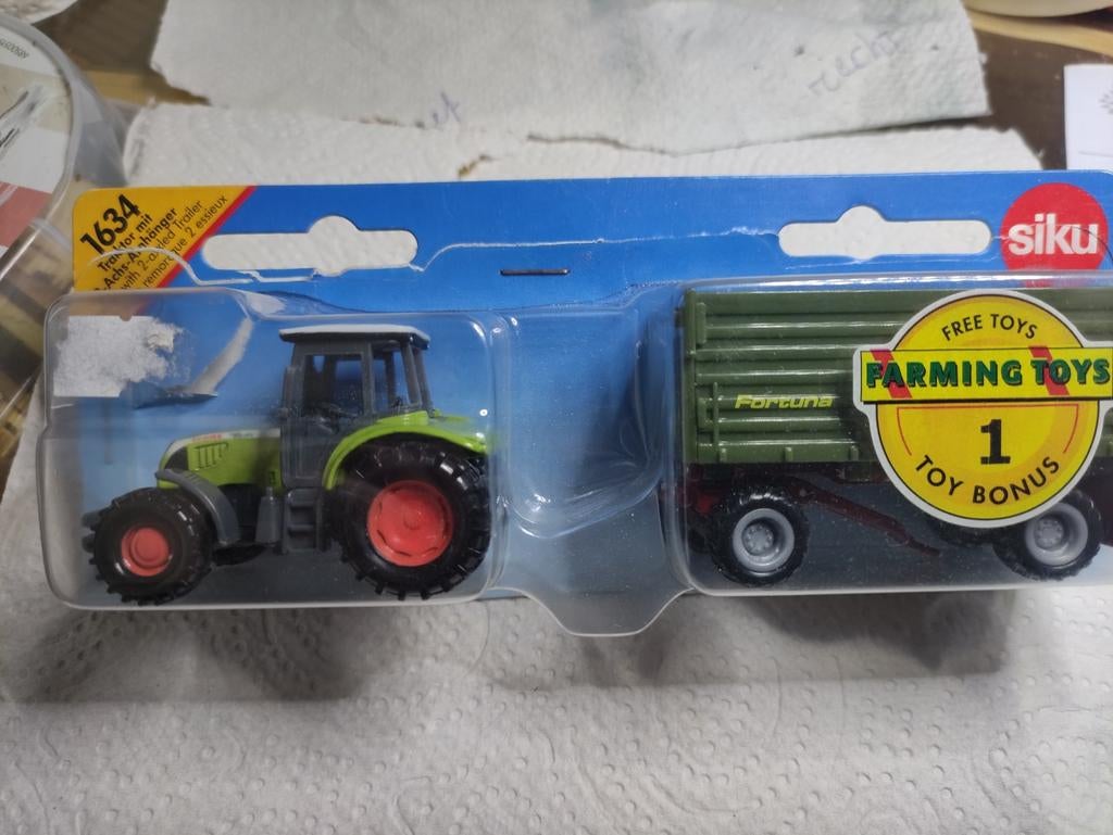 Siku 1634, Claas tractor en 2 assige ahw, Ophalen of Verzenden, Nieuw, Tractor of Landbouw