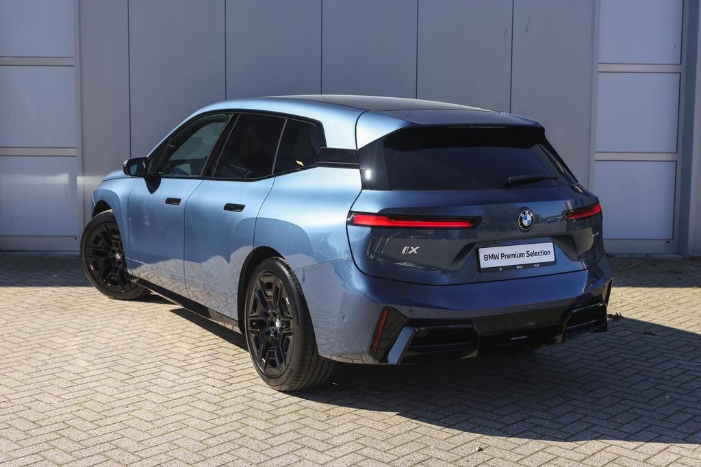 BMW iX xDrive45 M Sport / Trekhaak / Panoramadak / Comfort A, Auto's, BMW, Gebruikt, 94 kWh, Met garantie (alle), Blauw