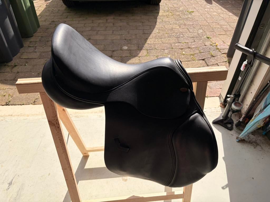 18 inch spring/ veelzijdigheidszadel, Ophalen, Zo goed als nieuw, Springen