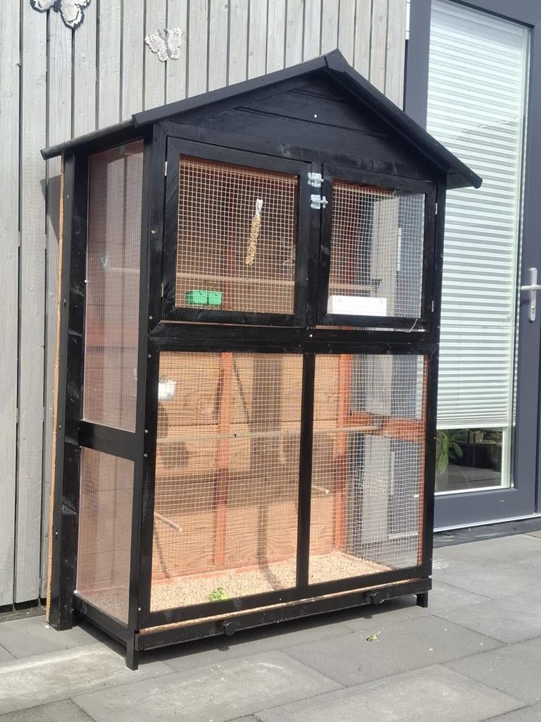 Mooie volière, Dieren en Toebehoren, Vogels | Hokken en Kooien, Ophalen of Verzenden, Zo goed als nieuw, Hout, Volière