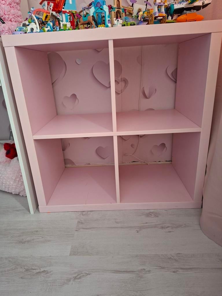 IKEA Kallax kast roze met 4 vakken, Huis en Inrichting, Kasten | Boekenkasten, Gebruikt, 50 tot 100 cm, Minder dan 100 cm, 25 tot 50 cm