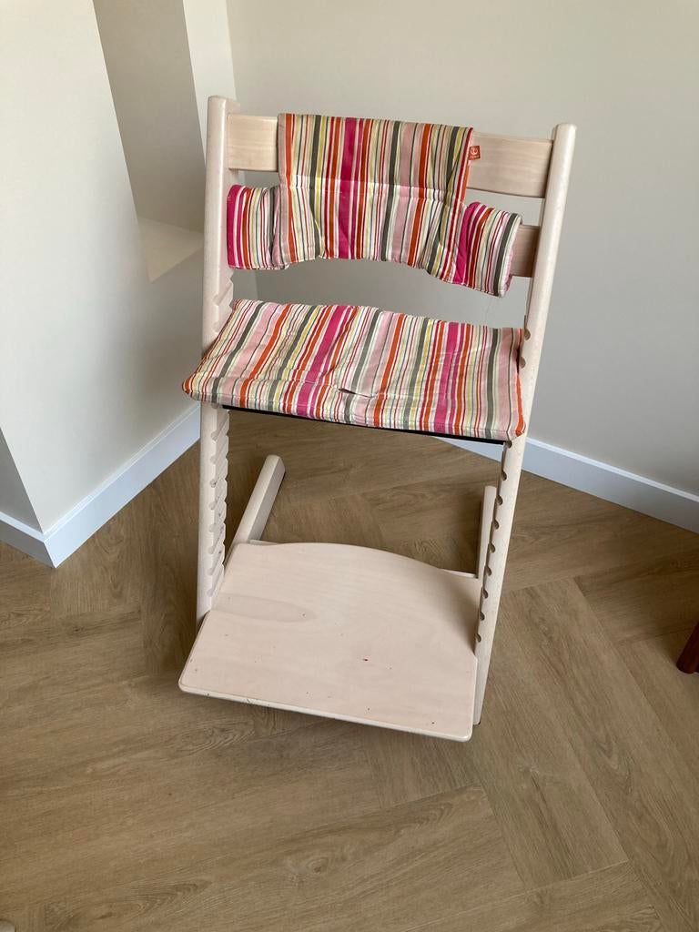 Stokke Tripp Trapp kinderstoel met kussens, Kinderen en Baby's, Kinderstoelen, Ophalen, Gebruikt, Meegroeistoel, Aanschuifbaar