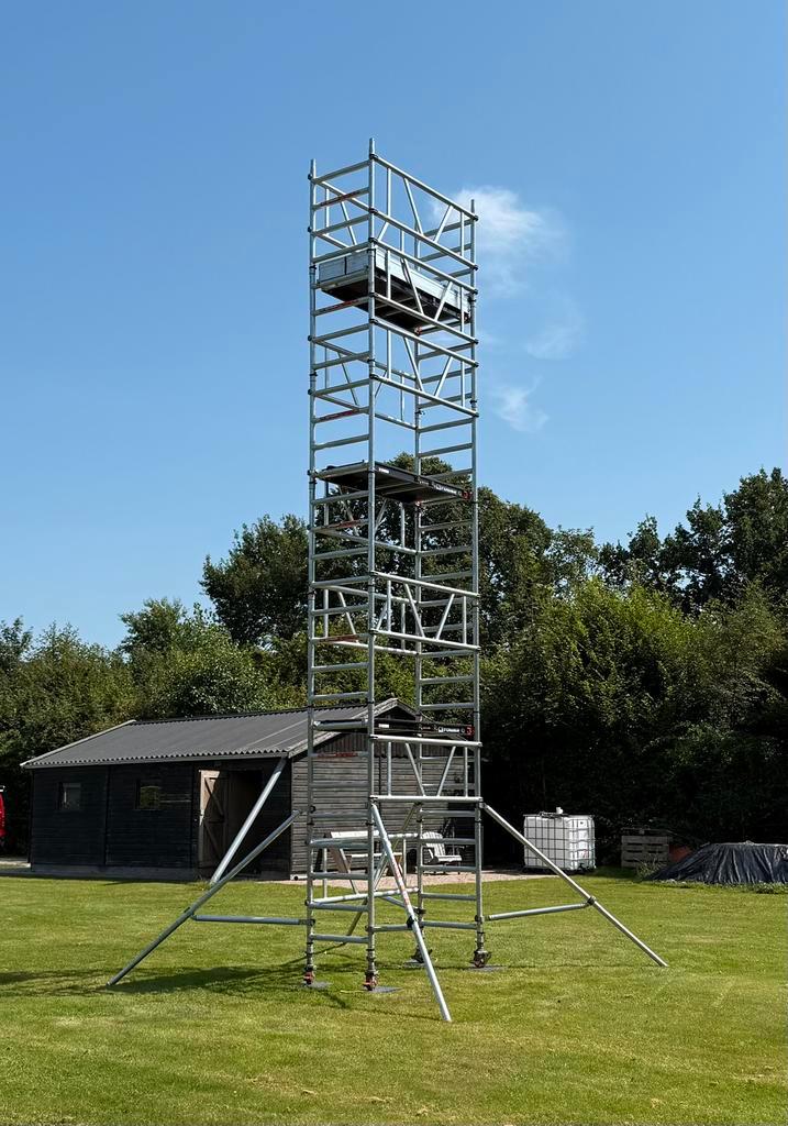Altrex mitower steiger te huur, Doe-het-zelf en Verbouw, Steigers, Zo goed als nieuw, Rolsteiger of Kamersteiger, 5 meter of hoger