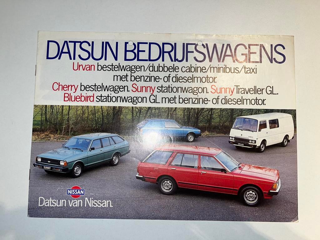 Folder Datsun bedrijfswagens (Cherry, Sunny, Bluebird) 1984, Ophalen of Verzenden, Gelezen