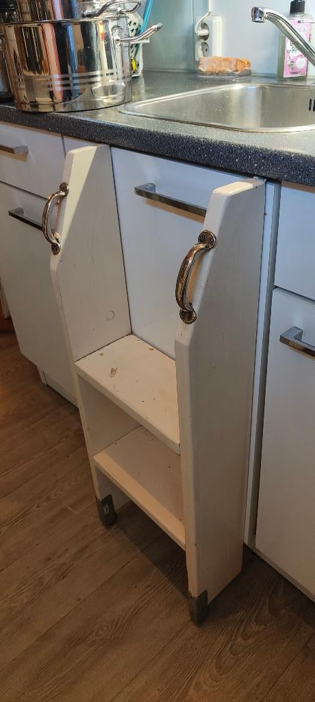 Keuken Opstap Trapje met wieltjes voor Kind, Huis en Inrichting, Ophalen, Gebruikt, Wit, 50 tot 100 cm