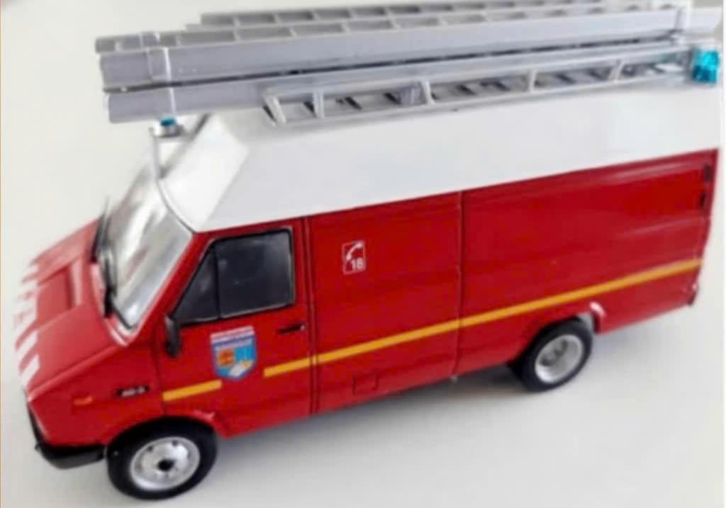Iveco Daily 40-8 VTU LADDERWAGEN BRANDWEER schaal 1/43 # 75
