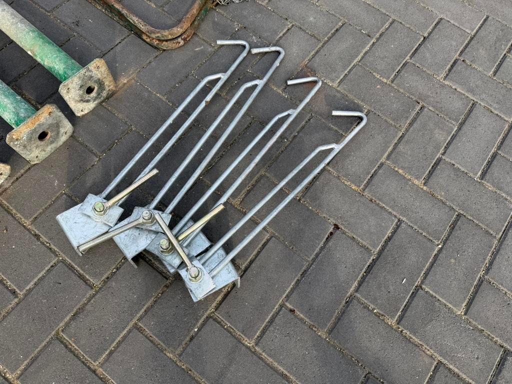 Stijger bevestiging /haken muurankers, Doe-het-zelf en Verbouw, Ophalen, Zo goed als nieuw