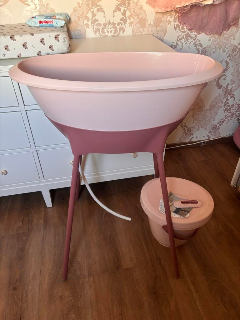 Luma Babybadje Roze met Standaard, Ophalen, Zo goed als nieuw, Badje, Overige merken