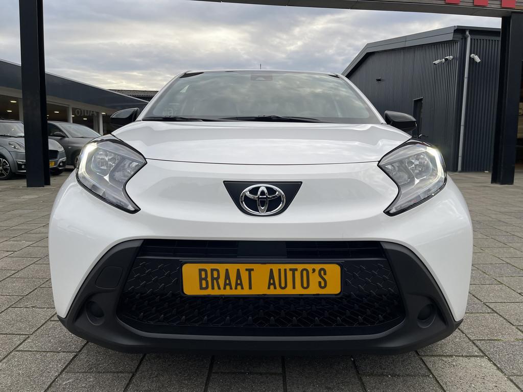 Toyota Aygo X 1.0 l CRUISE l CARPLAY l CAMERA l RIJKLAAR!, Auto's, Toyota, Stof, Gebruikt, Zwart, 4 stoelen
