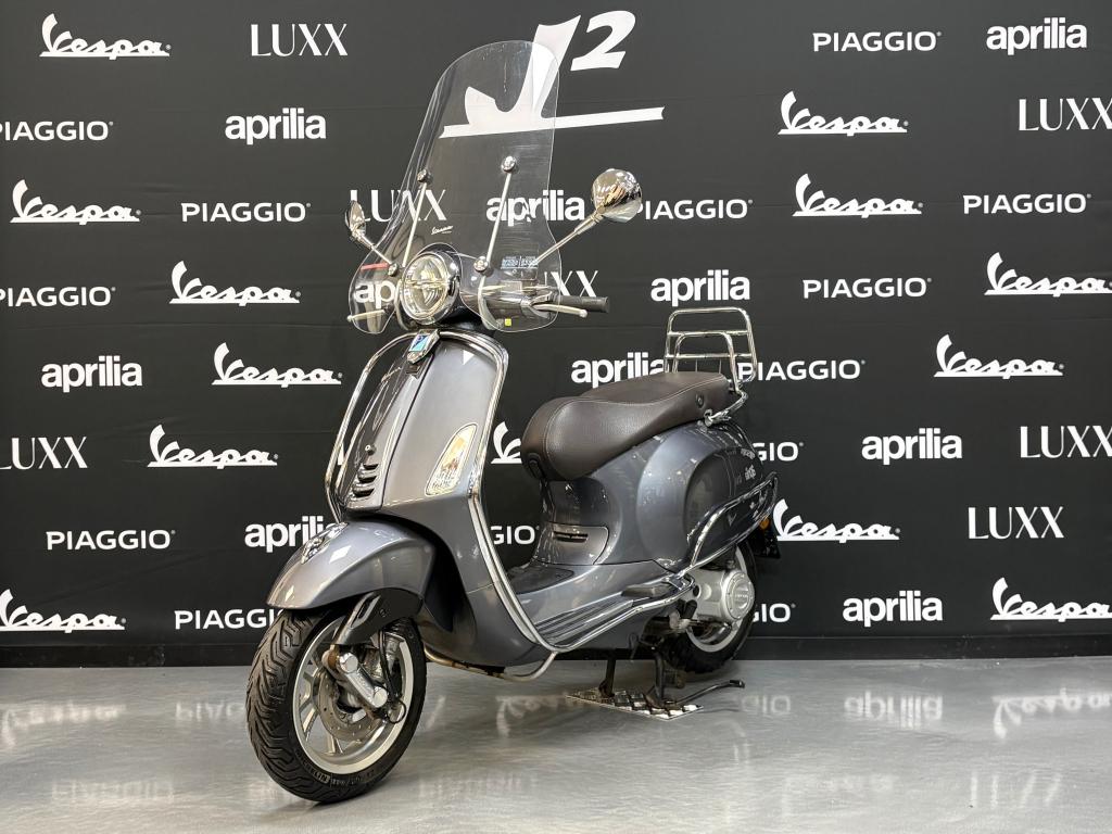 Vespa Primavera | Grijs | Brom | 2021 | 7419 km | 1 eig, Overige modellen, ., Maximaal 45 km/u, Ophalen of Verzenden