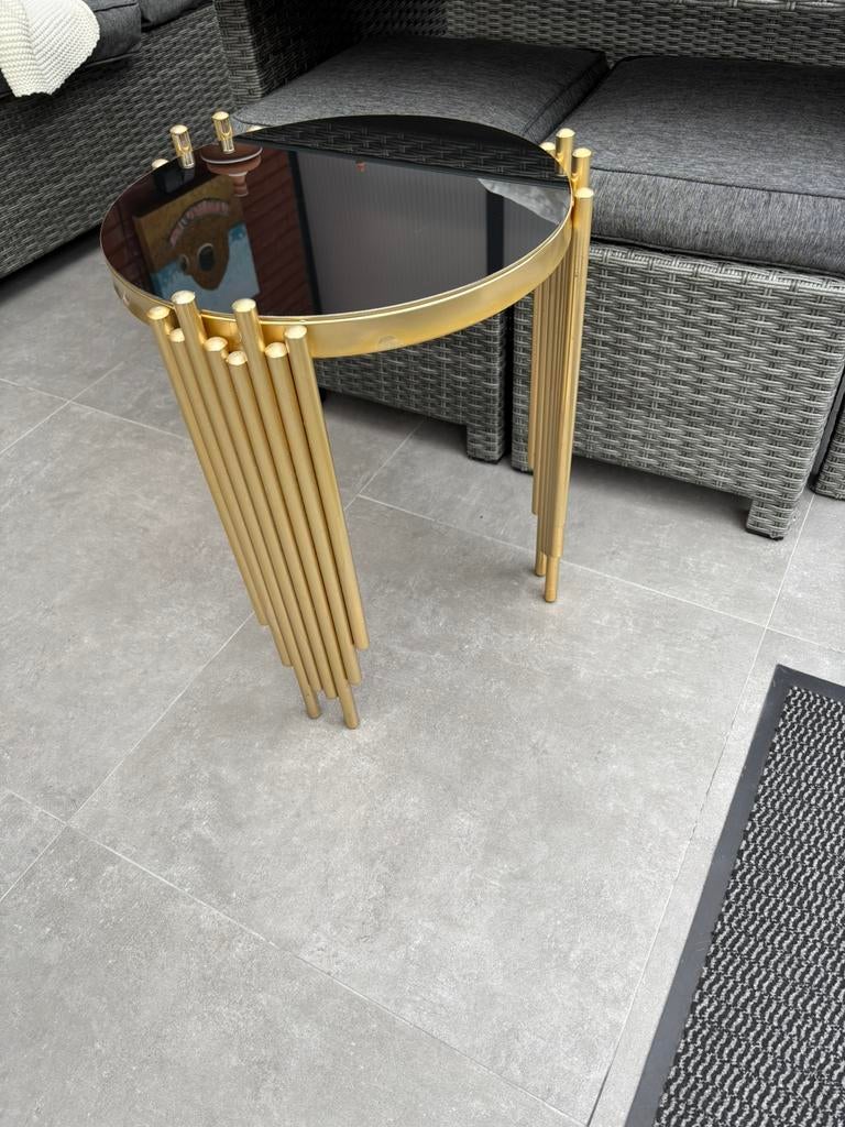 Bijzettafel gouden poten met zwart glas, Minder dan 55 cm, Rond, Zo goed als nieuw, Ophalen