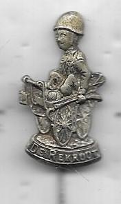 LEGER MILITARIA DE REKRUUT SPELD, Verzamelen, Ophalen of Verzenden, Gebruikt, Overige onderwerpen, Speldje of Pin