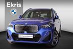 BMW iX1 eDrive20 | M Sportpakket Pro | Panorama Dak | Stoelv, Auto's, BMW, Gebruikt, 750 kg, Met garantie (alle), Blauw