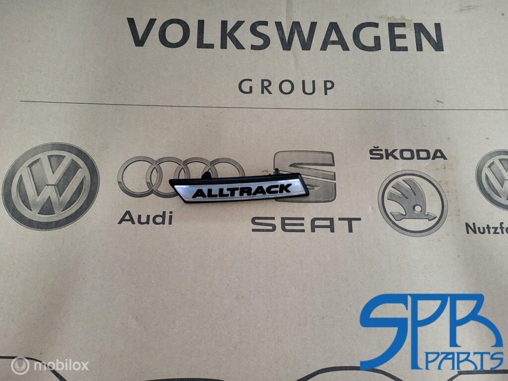 GOLF 7 7.5 ALLTRACK Logo origineel GRILL EMBLEEM 5G9853679, Gebruikt, Volkswagen, Ophalen of Verzenden, Volkswagen