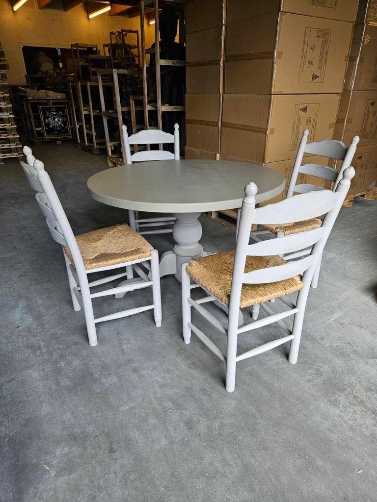Grenen houten eettafel met 4 stoelen en nieuwe zittingen, Huis en Inrichting, Ophalen of Verzenden