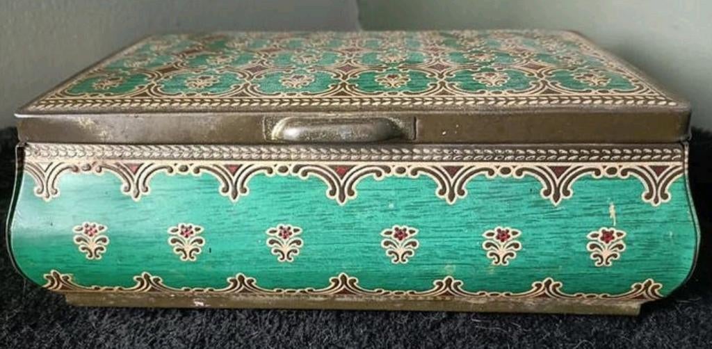 Mooi vintage blik met sierlijk patroon, Verzamelen, Blikken, Ophalen of Verzenden, Gebruikt, Koek(jes), Overige merken