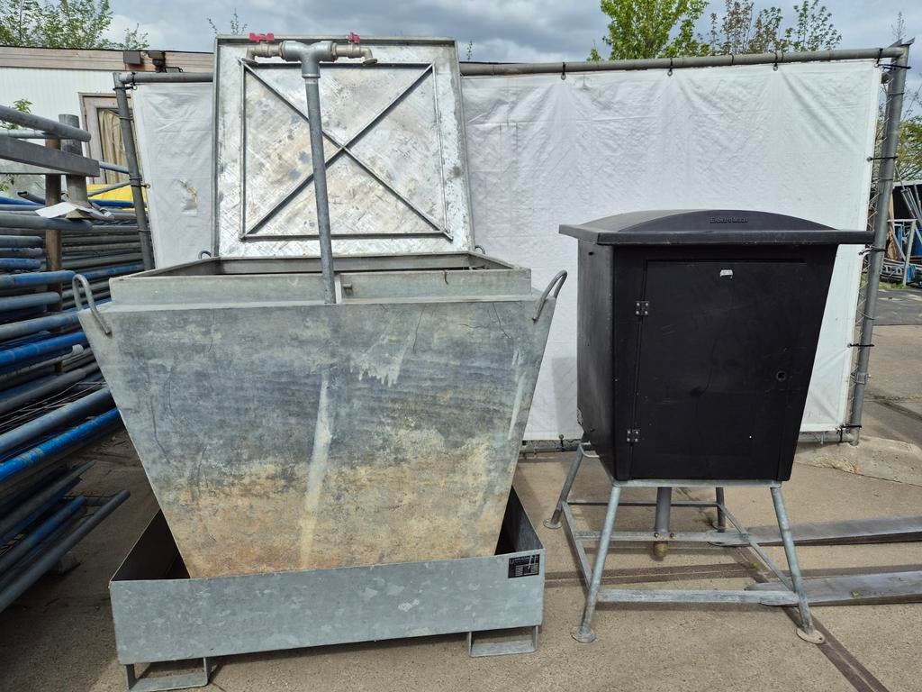 Bouwstroomkast 63a en bouwwaterput, Ophalen