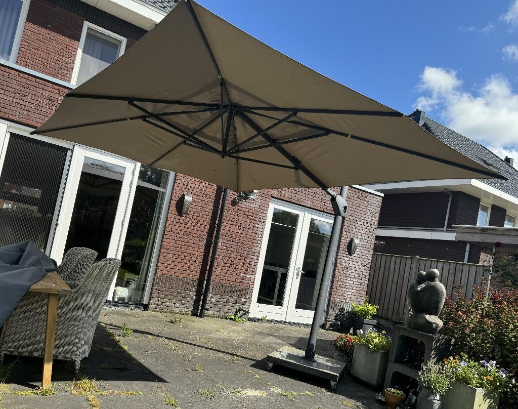 4 Seasons Outdoor zweefparasol, Ophalen, Gebruikt, Zweefparasol, Verstelbaar