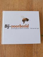 P. van der Lugt  Bij voorbeeld, de honingbij als beeld en vo, Ophalen of Verzenden, Zo goed als nieuw, P. van der Lugt, Paarden of Pony's