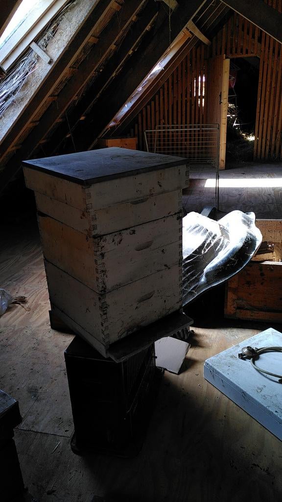 Bijenkasten ook los te koop., Ophalen