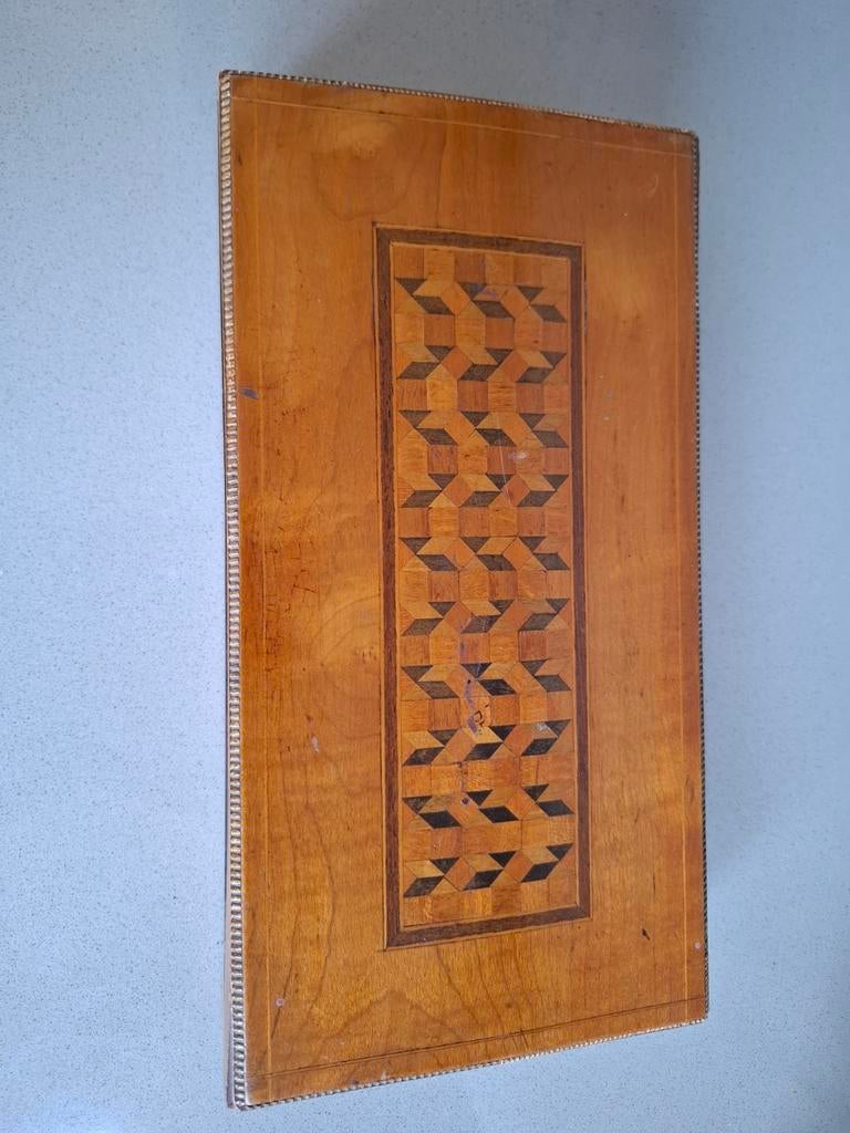 Vintage houten doos met geometrisch inlegwerk, Minder dan 50 cm, Gebruikt, Minder dan 50 cm, Ophalen of Verzenden