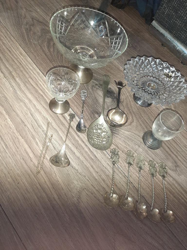 verzilverde en zilveren glazen items en een gouden armband, Antiek en Kunst, Antiek | Goud en Zilver, Ophalen of Verzenden, Zilver