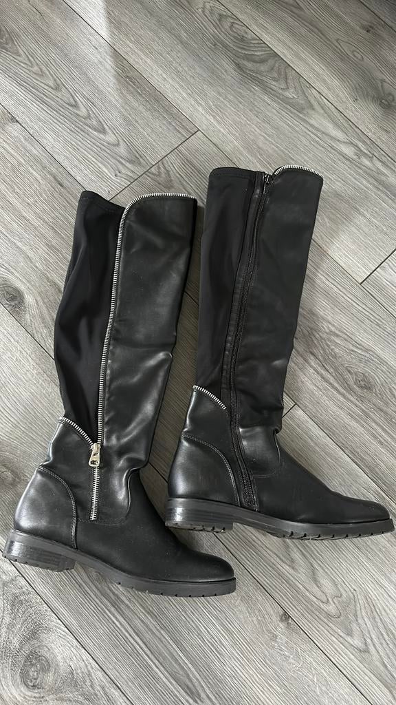 Mooie hoge zwarte laarzen te koop moet met spoed weg ‼️‼️, Kleding | Dames, Schoenen, Hoge laarzen, Zwart, Ophalen of Verzenden