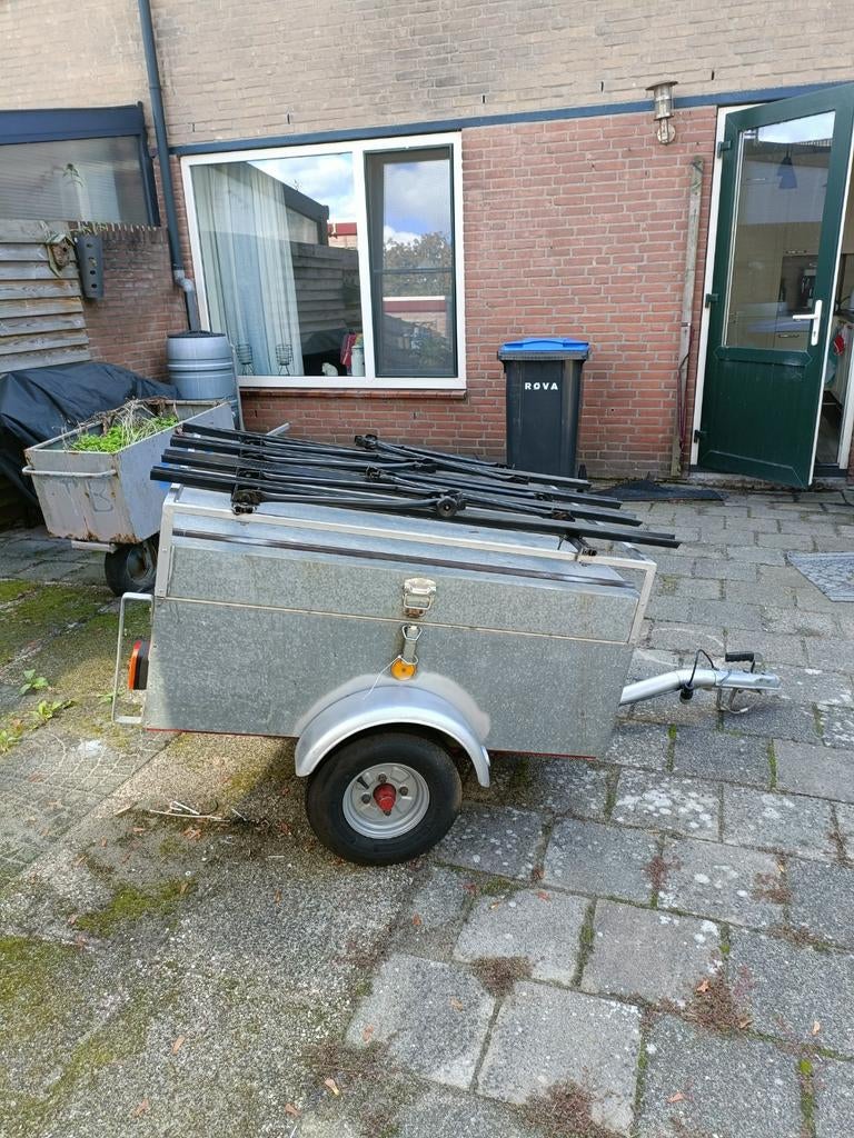 Kleine aanhanger met fietsendrager voor 4 fietsen, Ophalen, Zo goed als nieuw