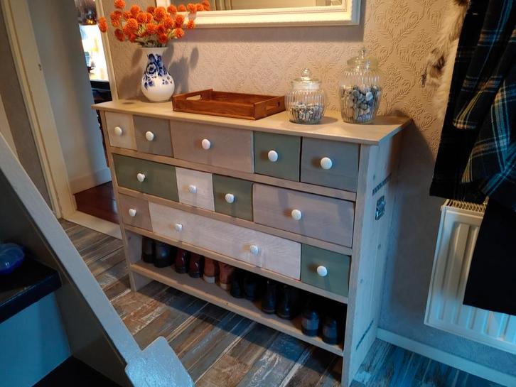 Unieke handgemaakte ladenkast van gebeitst steigerhout, Huis en Inrichting, Kasten | Ladekasten, Ophalen