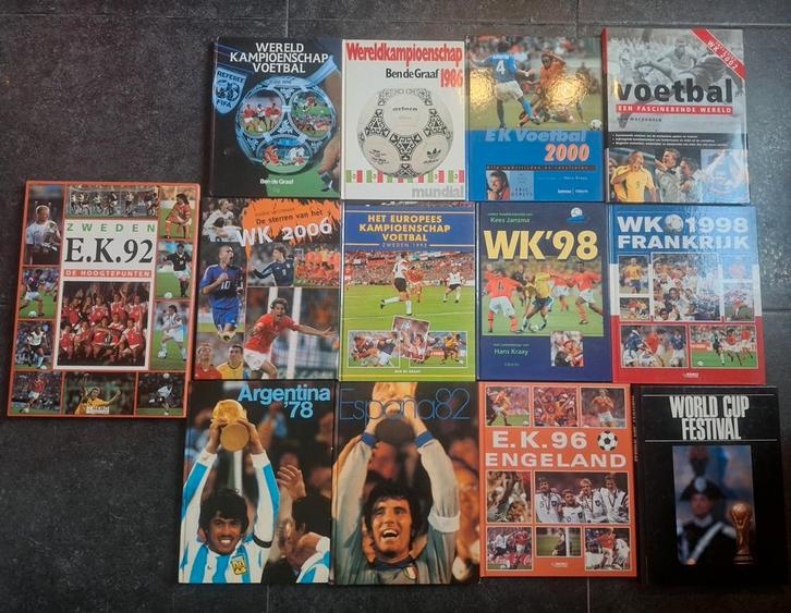 Verzameling 13x ek en wk boeken nieuw staat, Boeken, Sportboeken, Zo goed als nieuw, Balsport, Verzenden