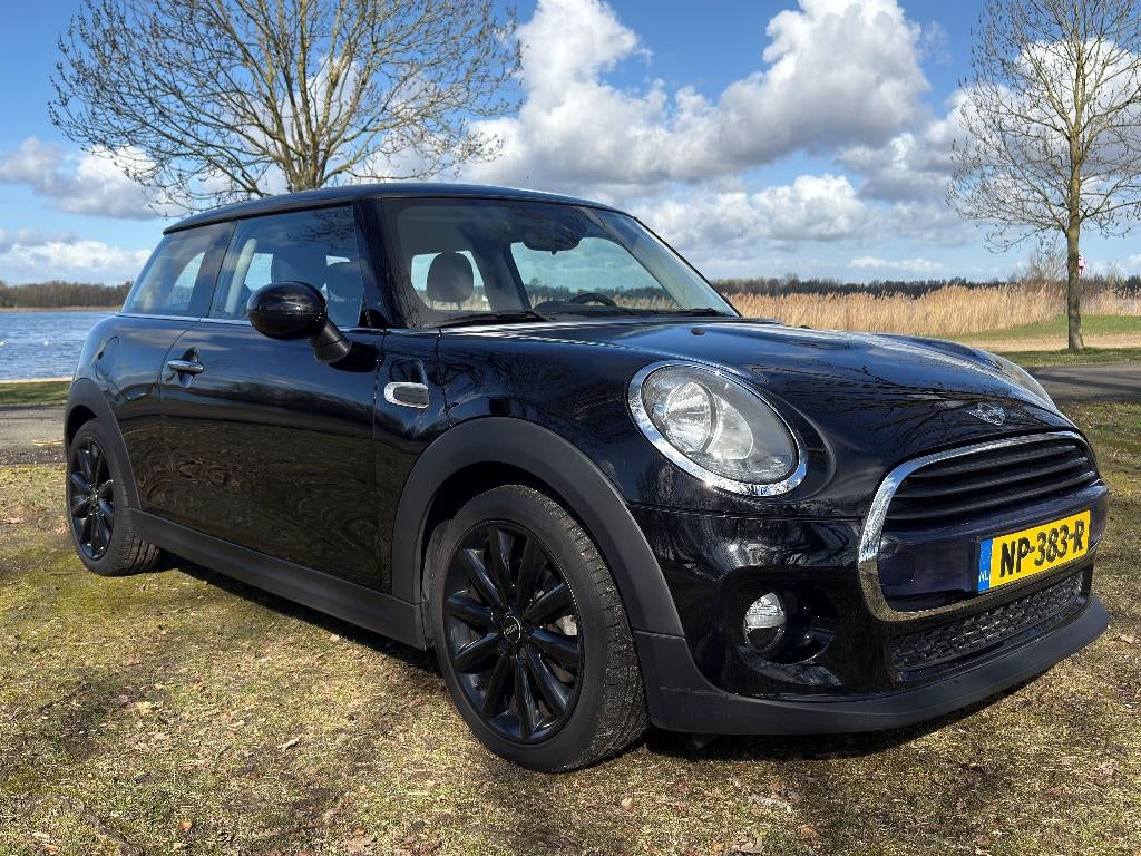 Mini Cooper 1.5 136pk zwart | Union Jack | 17” Velgen, Voorwielaandrijving, Zwart, 4 stoelen, Origineel Nederlands