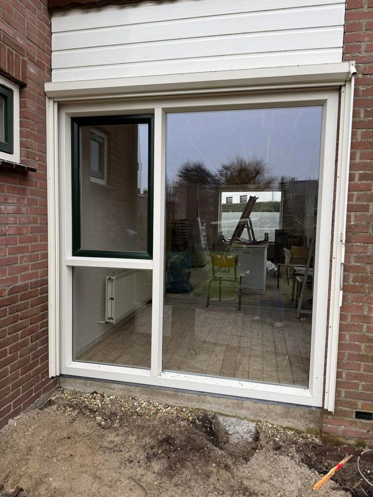 Kunstof kozijn met dubbelglas en draai-kiepraam, Kunststof, Raamkozijn, Zo goed als nieuw, Inclusief glas