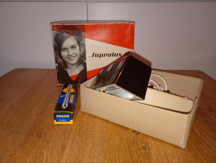 Filmlamp Supralux 2 met reservelampjes, Audio, Tv en Foto, Filmrollen, Ophalen of Verzenden