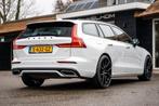 Volvo V60 2.0 T6 Recharge AWD R-Design SOH 90% I Panoramadak, Auto's, Volvo, Automaat, Gebruikt, 4 cilinders, Wit