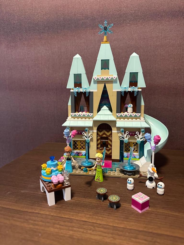 Lego Disney Princess het kasteeltjes in Arendelle 41068, Ophalen of Verzenden, Zo goed als nieuw