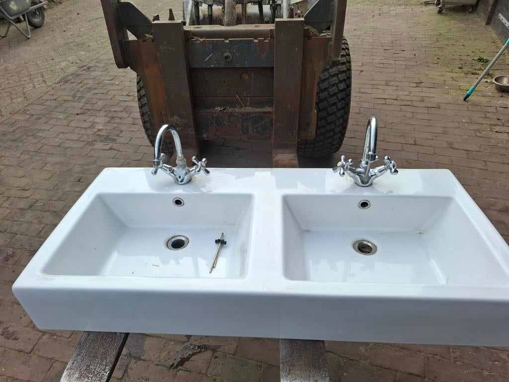 Dubbele wastafel met kranen, Doe-het-zelf en Verbouw, Sanitair, Ophalen of Verzenden
