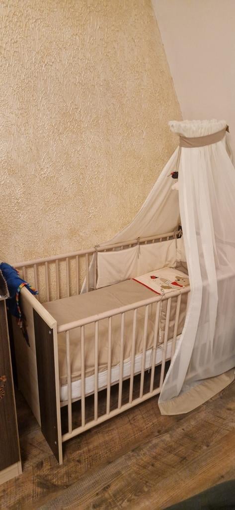 Babybedje met hemeltje en commode, Gebruikt, 70 tot 85 cm, 140 tot 160 cm, Ophalen