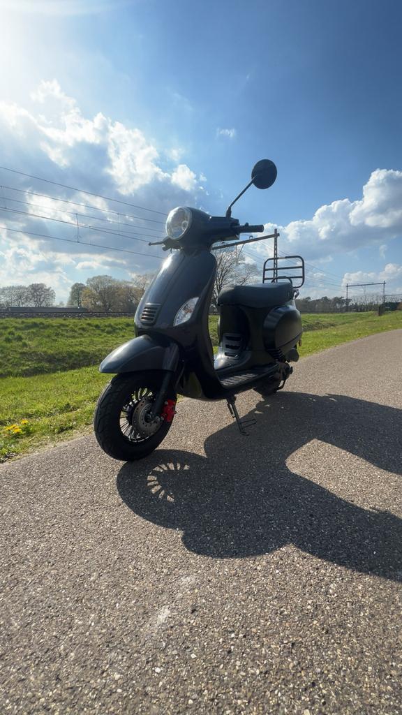 djjd cashmere 50cc zwart injectie, Ophalen, Zo goed als nieuw, Benzine, 50 cc